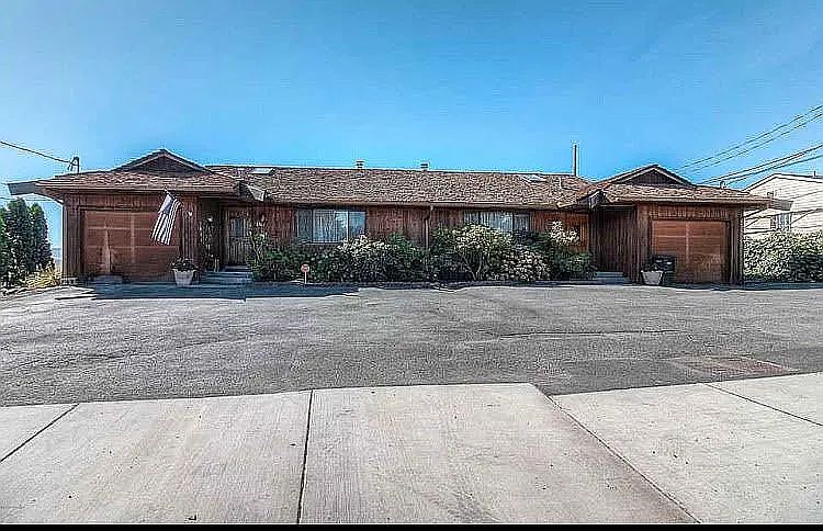 Left side of duplex - front entrance