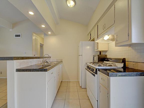 3rd image of 8003 Pinedale Cv #B