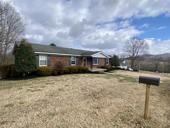 3rd image of 132 Rolling Hills Cir
