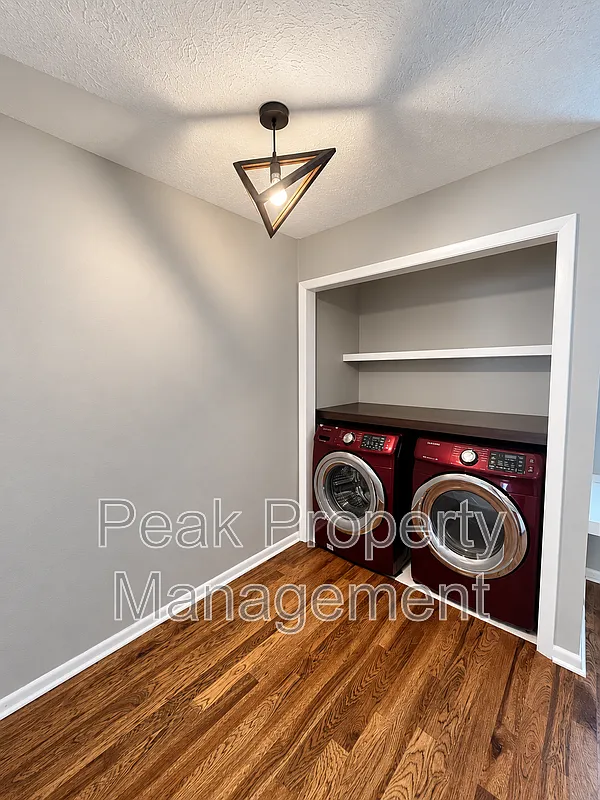 2 bed, 1.5 bath, 976 sqft, $1,775 — Photo 3