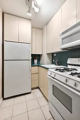 3rd image of 220 E 54th St APT 3F