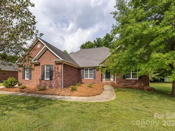 8230 Ferrell Pl, Harrisburg, NC 28075