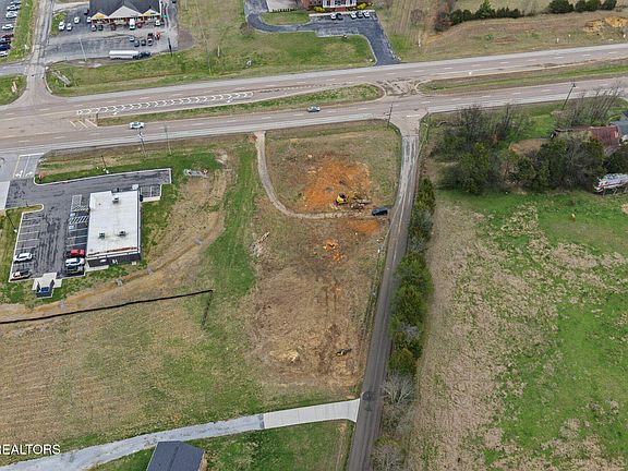 3rd image of 137 Rutledge Pike