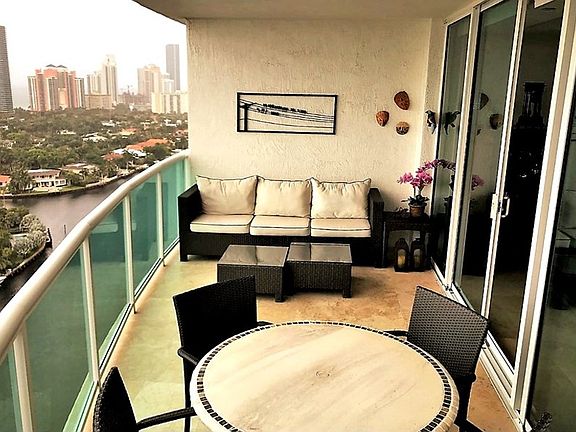4th image of 20201 E Country Club Dr APT 2307
