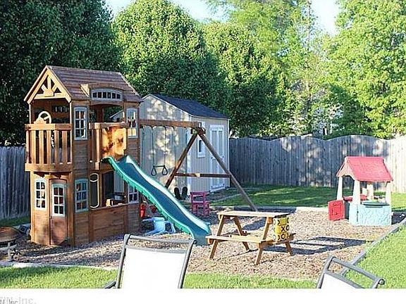 2nd image of 103 Great Oak Cir