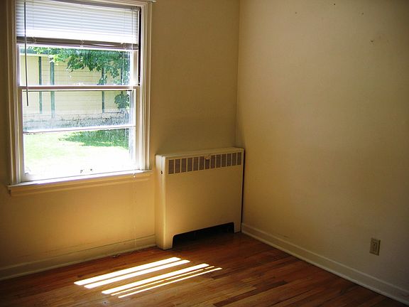 4th image of 516 W Babcock St APT A