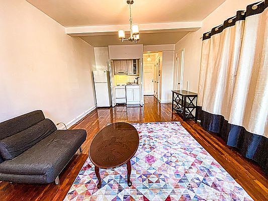 5th image of 320 E 42nd St APT 1605