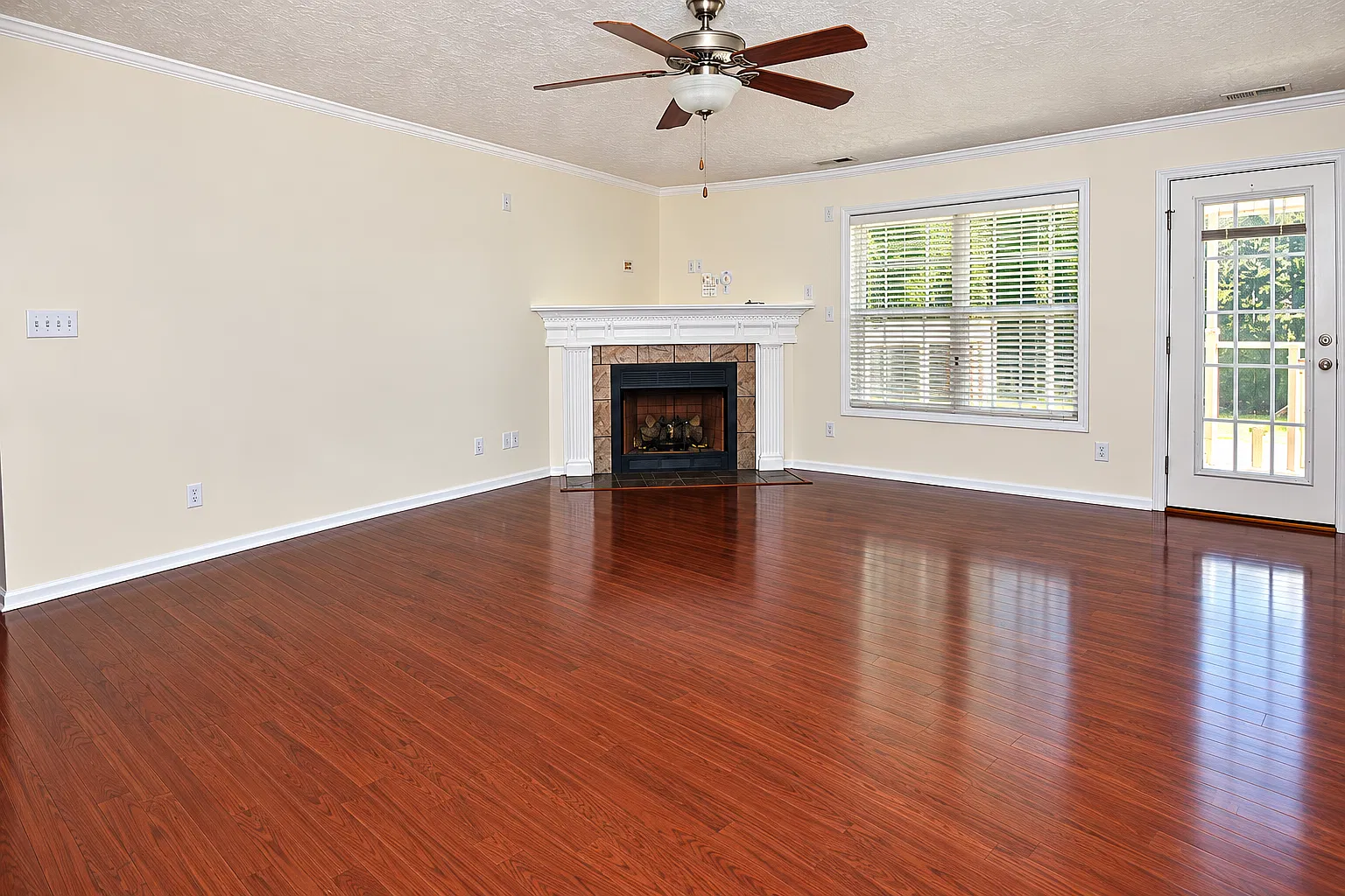 4 bed, 2611 sqft, $2,050 — Photo 3