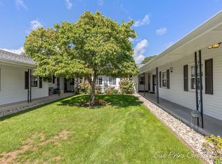 7438 Pinegrove Dr, Jenison, MI 49428