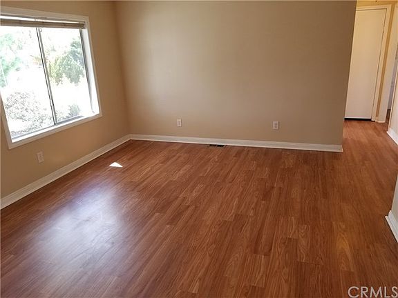 4th image of 17124 Cajon Dr