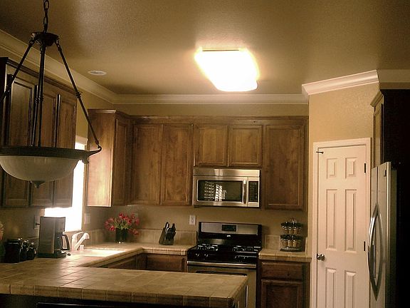 Kitchen & door to walk in pantry