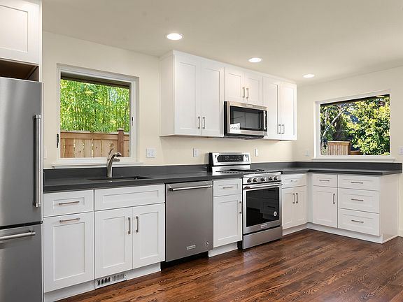 5th image of 2527 7th Ave W #W