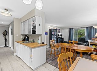 9847 Manchester Dr #112, Burnaby, BC V3N 4P4