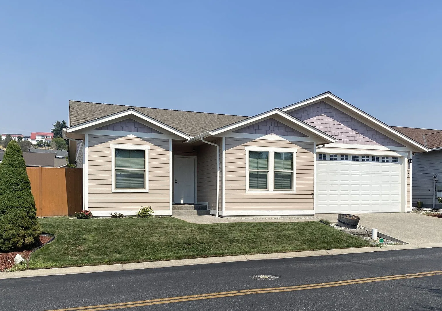3-bedroom, 1.75 Bath Home in the Village — Photo 1