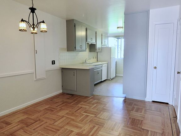 4th image of 83-85 Tiffany Ave #83