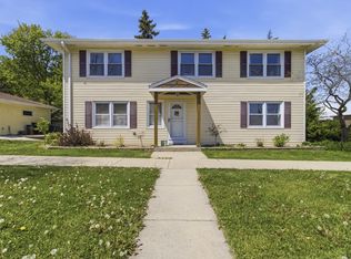 2675 N 113th St, Wauwatosa, WI 53226