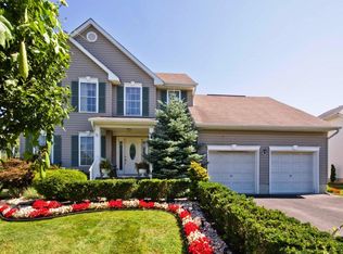 4 Heritage Dr, Englishtown, NJ 07726
