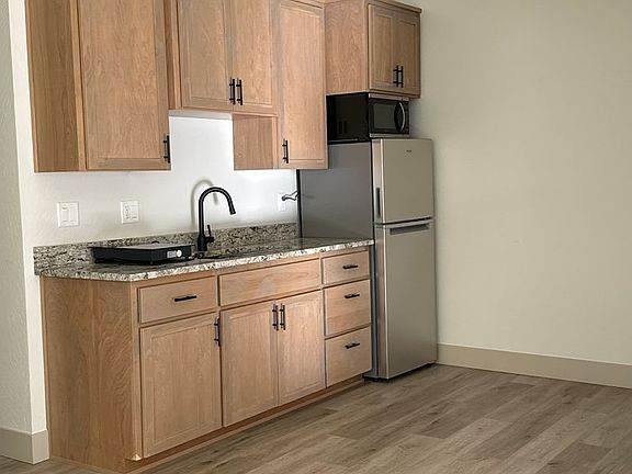 5th image of 158 N Mountain Ave #B