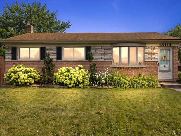 18114 Whitmore Dr, Clinton Township, MI 48035