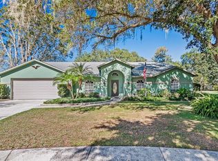 404 Loch Devon Dr, Lutz, FL 33548