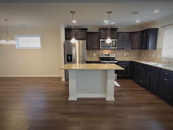 3rd image of 62 Apple Tree Ct