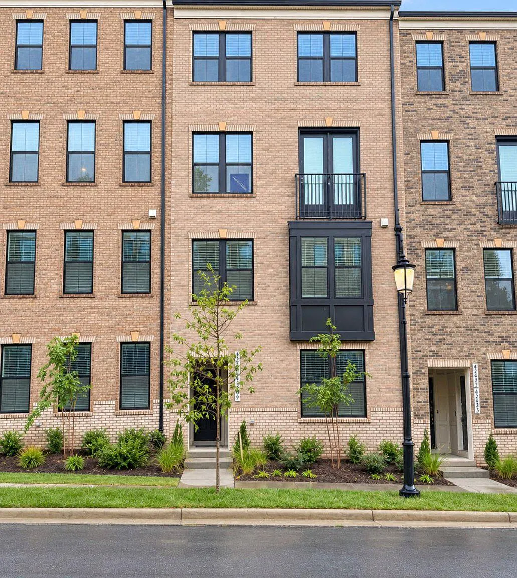 3 bed, 2.5 bath, 1602 sqft, $3,195 — Photo 1