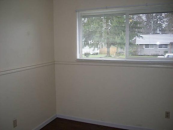 5th image of 10215 Earley Ave SW
