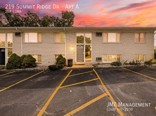 219 Summit Ridge Dr Unit A, White Lake, MI 48386