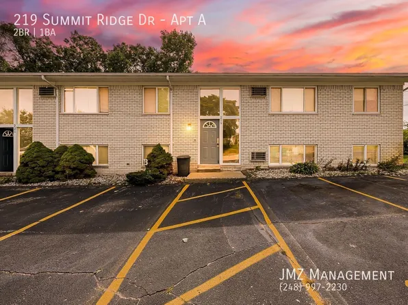 219 Summit Ridge Dr, White Lake, MI