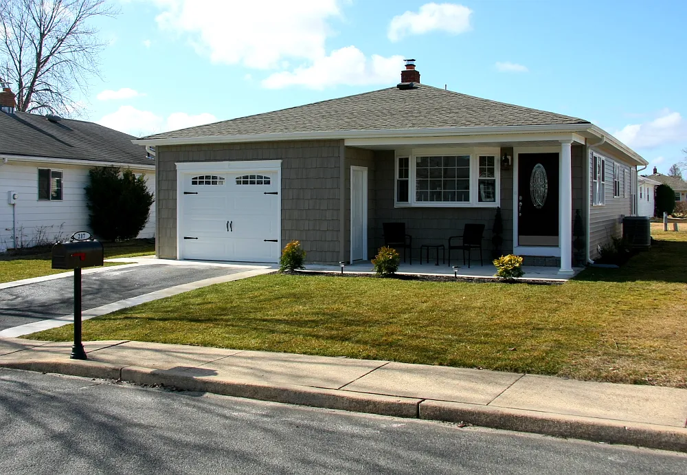 217 Harrington Dr N photo 1