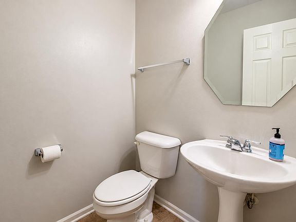 5th image of 11144 Tennessee St