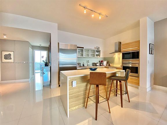 5th image of 2020 N Bayshore Dr APT 1603
