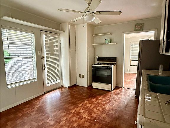 5th image of 1526 Yale St #2