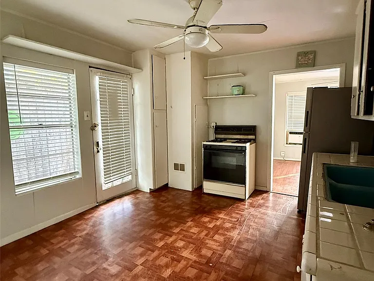 1526 Yale St #2 — Photo 5