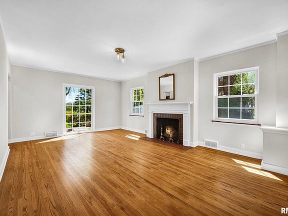 3rd image of 5908 N Elm Ln