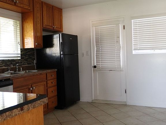 5th image of 1219 E Washington Ave