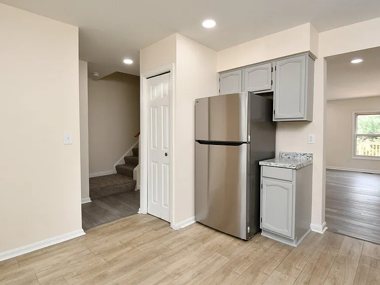 10709 Gideon Ct — Photo 7