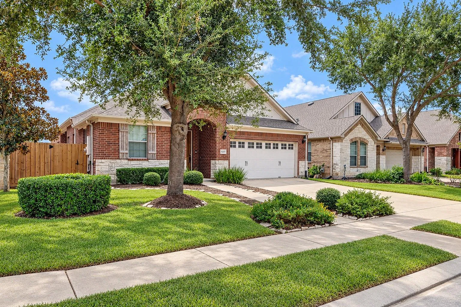 4 bed, 3.0 bath, 2716 sqft, $2,950 — Photo 2
