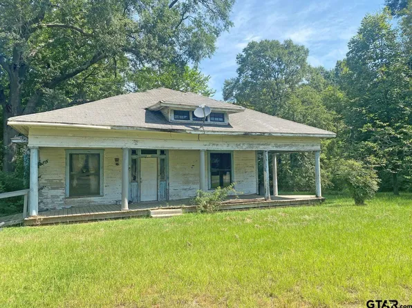 803 E 4th St, Mount Pleasant, TX 75455