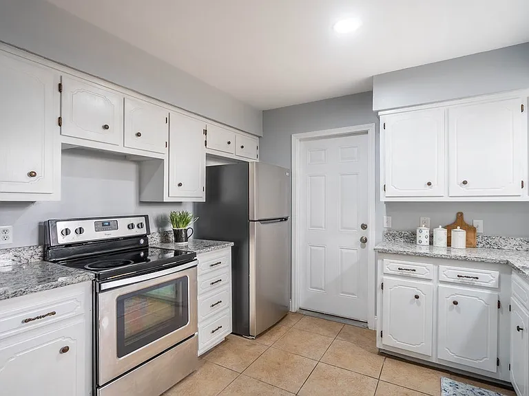 216 E 91st St — Photo 13