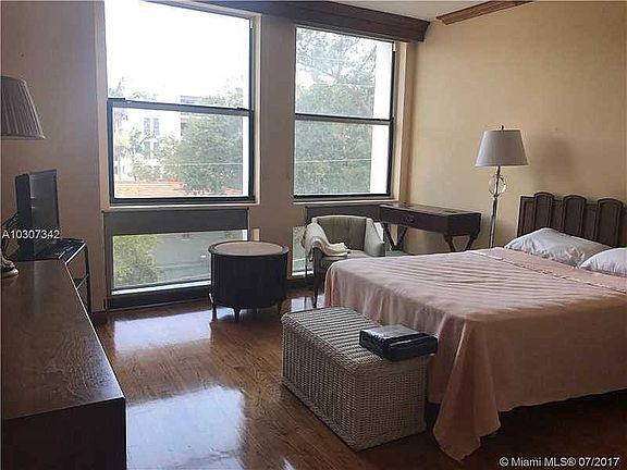 4th image of 700 Biltmore Way APT 309