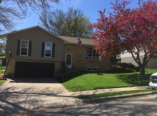 2459 Chaney Rd, Dubuque, IA 52001