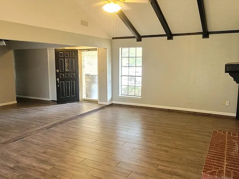 1729 Meadowcliff Dr — Photo 4