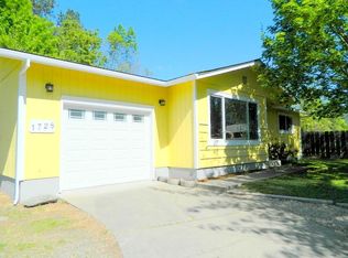 1728 NW Highland Ave, Grants Pass, OR 97526