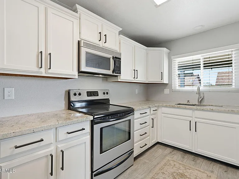 1735 E Stephens Dr — Photo 11