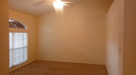 4th image of 3947 NW Colonial Gln