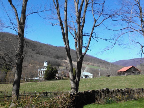 4th image of 102 Oakley Farm Ln