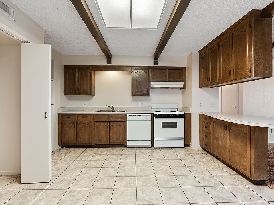 Casa De Dallas 1712 Howard Rd Madera CA Zillow