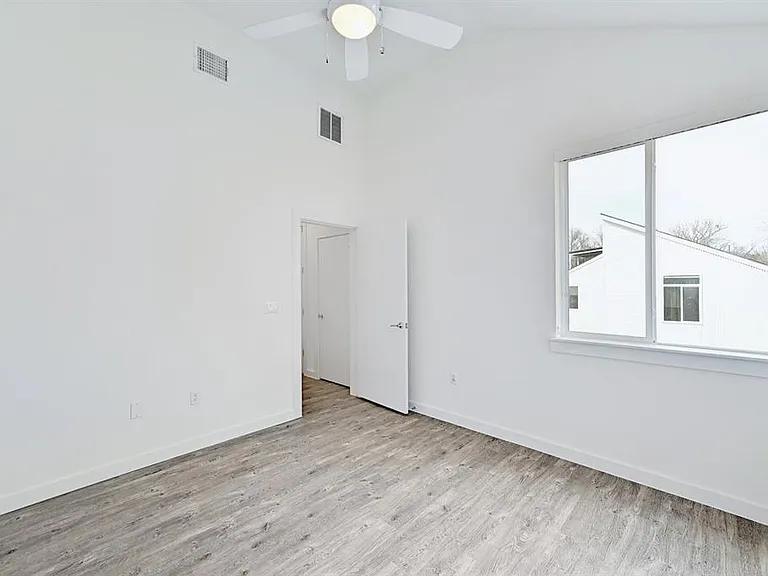 705 N Bluff Dr #11 — Photo 13