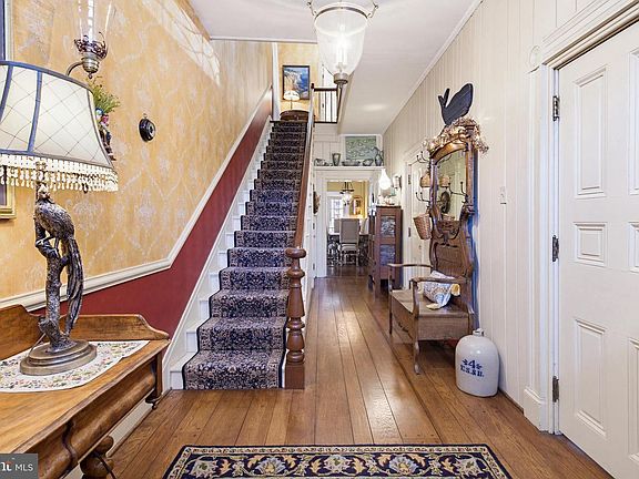 5th image of 223 Broadway